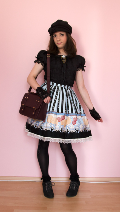 four-pink-walls:Today I’m going to visit a dear friend in Linz to spend some time
