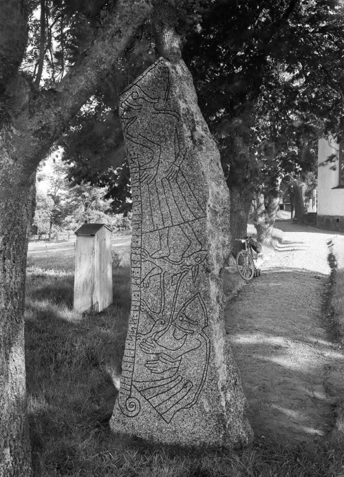 c86: Viking runestones of the Swedish countryside, 1899-1945