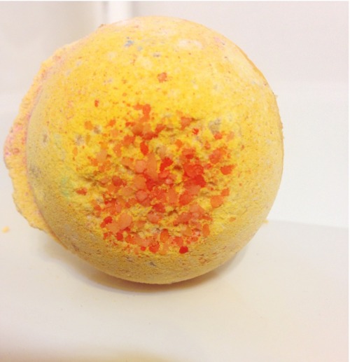 Cinder// thanks for making it look like I pissed in my bath water, lush.