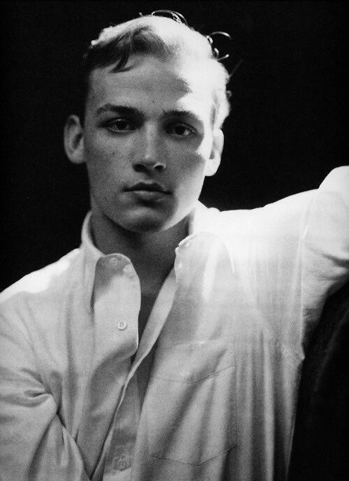 bowlersandhighcollars:Bill Harris by George Platt Lynes. c. 1945.