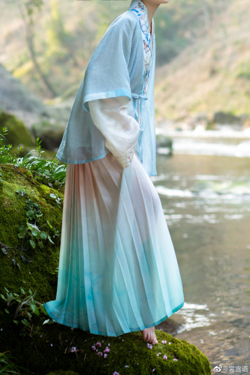 chinese hanfu by 裳宫语