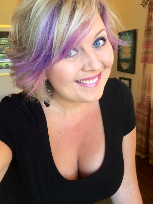 rockthemcurves - Fresh purple in my hair and a little cleavage...