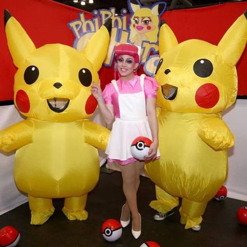 phiphiohara: MOST FUN EVER!!!! Thank you everyone who visited my #Pokemon booth at @RupaulsDragCon a