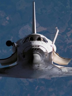 themagicofreality:  Space Shuttle in zero