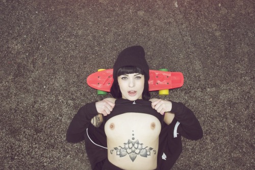 rebeccaannemodel:  Skate Don’t Hate Get High Creep streetCopyright Tomhl 