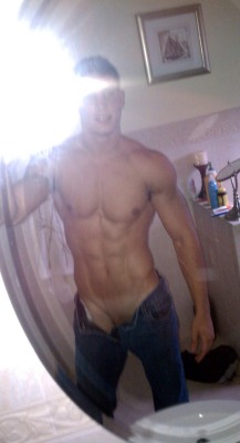 adam2adamtn:  You’ve got them unzipped!  Now drop your jeans and send me another pic! 