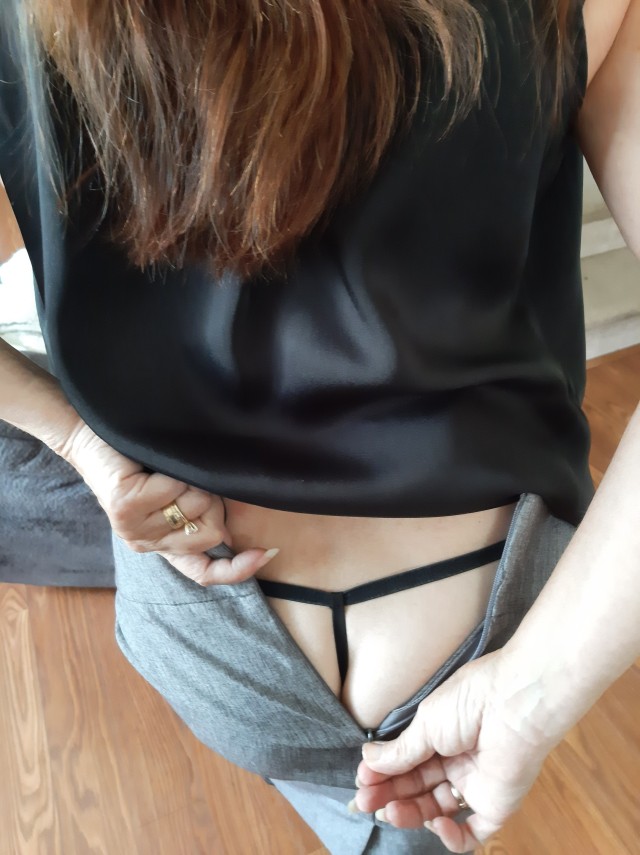 veryvixenwife:Oh darn, my zipper is stuck!