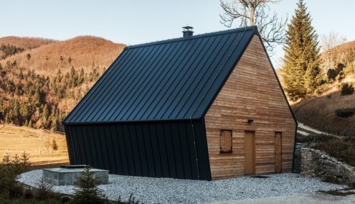goodwoodwould:Good wood - a blissful luxury cabin in the Slovenian wilderness, introducing the aptly