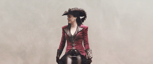 lanamparrillas:Kneel before the Queen.