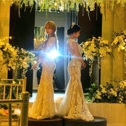 salv-adorable: look at the beautiful couple omg Soyou &amp; Hani’s wedding looked amazing 