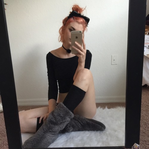 sofimariex:  I’m so hungry, these are slightly adult photos
