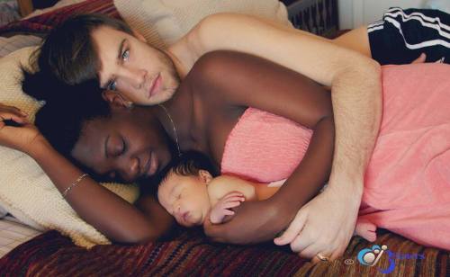 whiteboysdatingblackgirls:         Follow my blog : http://whiteboysdatingblackgirls.tumblr.com/                    https://www.youtube.com/watch?v=bY9HlM08yiE
