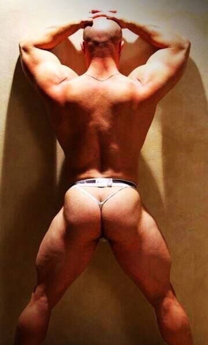 manthongsnstrings:  Hot muscle butt 
