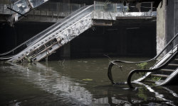 destroyed-and-abandoned:  A mall in Bangkok,