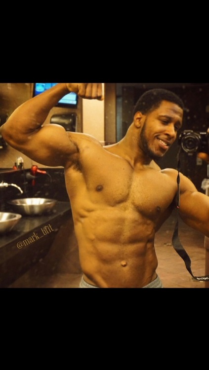 muscleworshipper08:So fucking FINE!!!