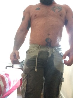 tattsandkink1:Afternoon piss session