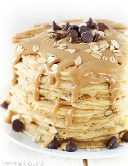 sweetoothgirl: PEANUT BUTTER OATMEAL CHOCOLATE CHIP COOKIE PANCAKES 