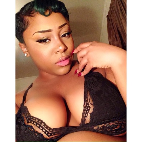 curtflirt509:  @realbrittneyhoney thick and curvy perfection!!!