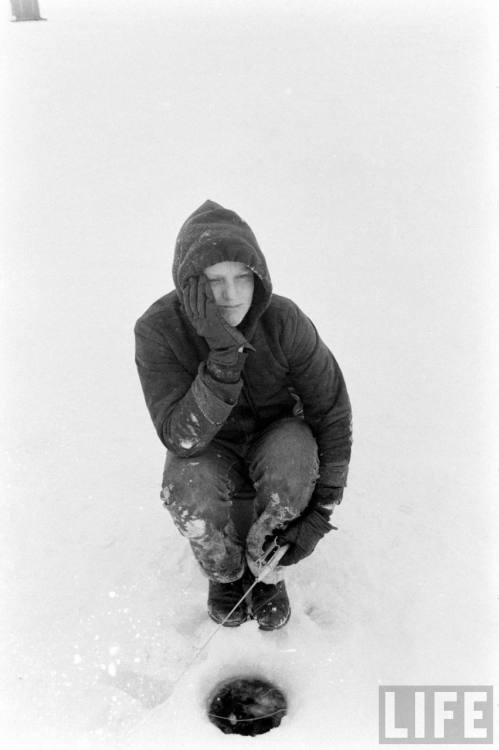 Ice fishing in Minnesota(Robert W. Kelley. 1962)