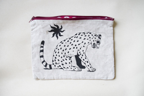 New zipper pouches are available now in my store! They are 100% linen with cotton lining. Sewn and p