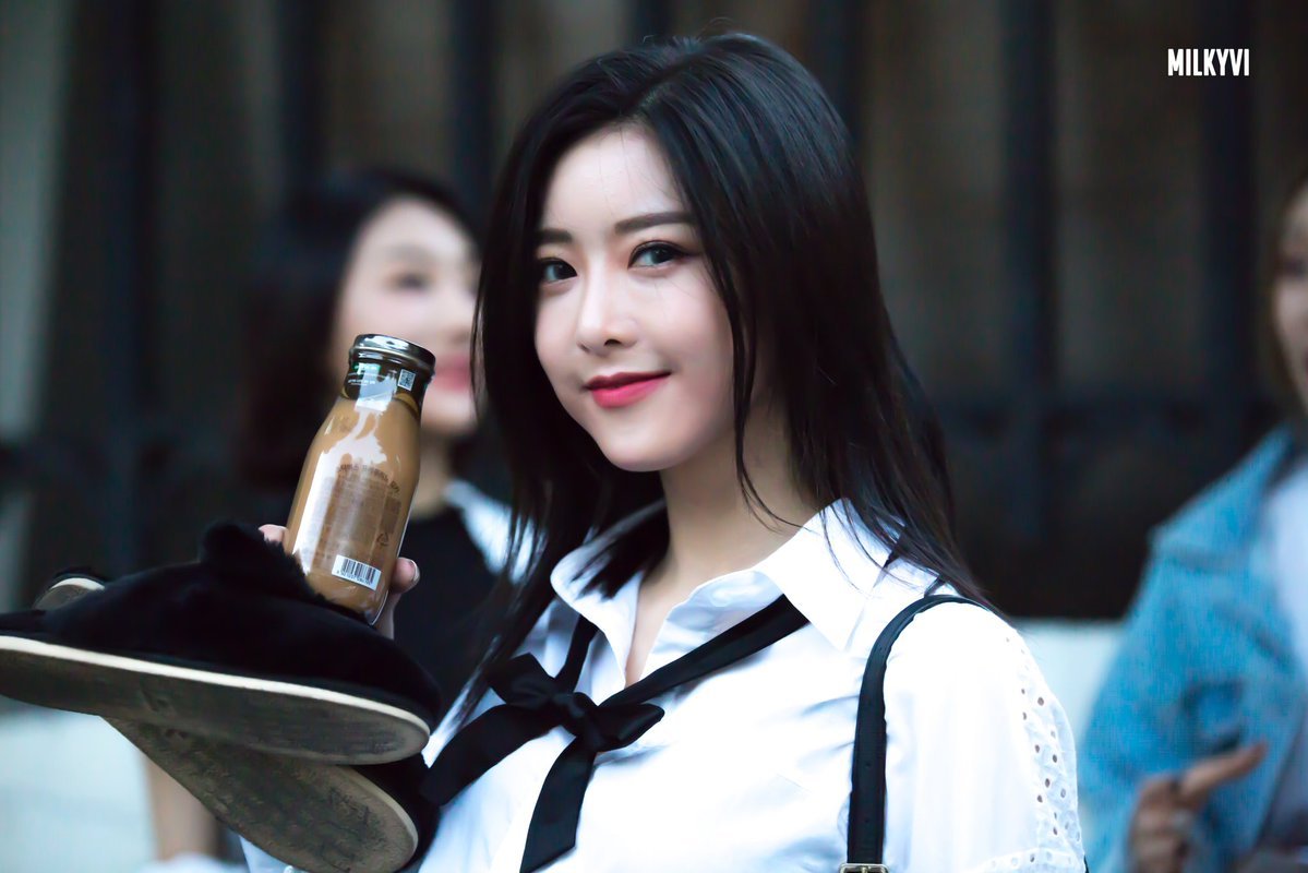 korean-dreams-girls:SeulJi (Rania) - On the way to Music Bank Pics