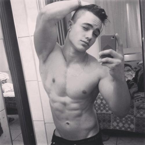 dirtygay:  ××× dirtygay.tumblr.com/submit!