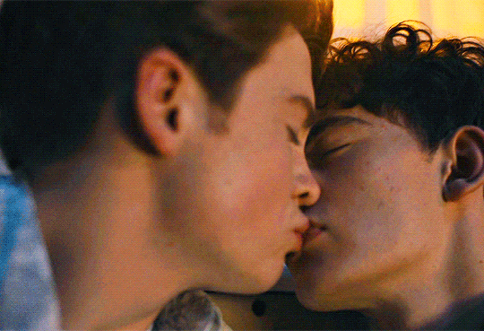 duckflyfly:Would you kiss me? Yeah.