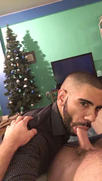 publicfunlovers: Drake sucking a cock