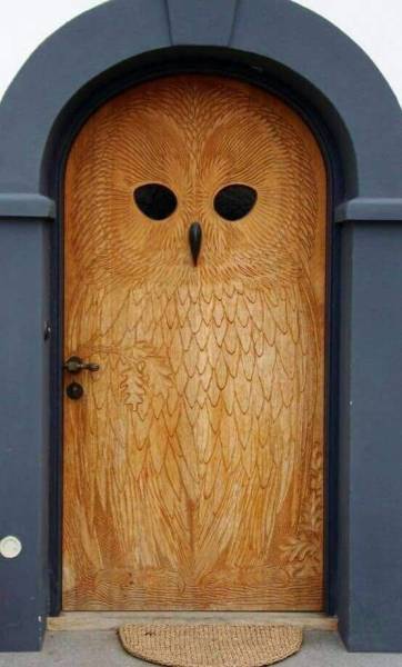 peacozy:A hand carved Owl door, Denmark, 1930sYes, the beak is the knocker.