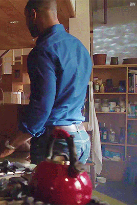 lamarworld1:Isaiah Mustafa booty