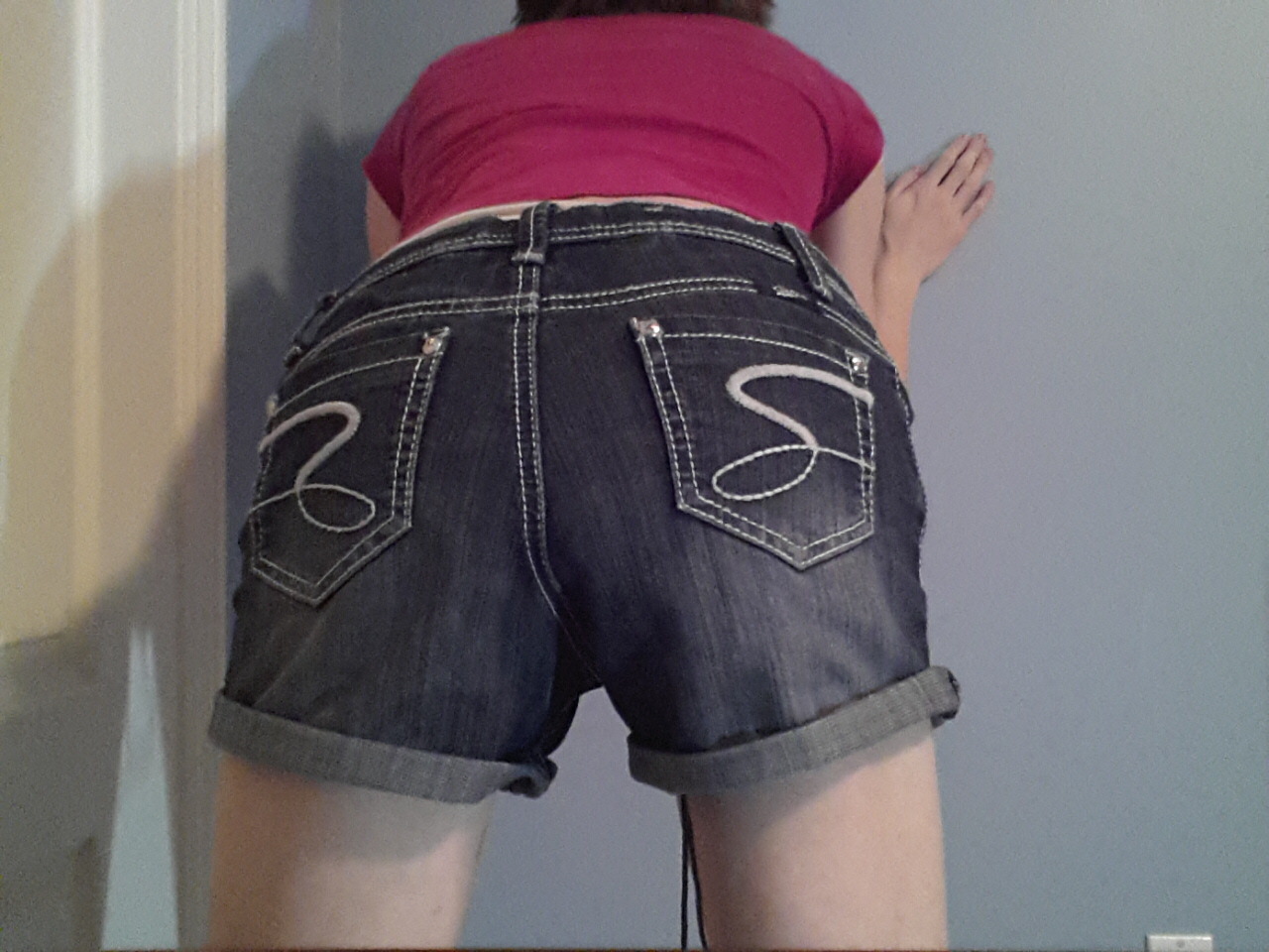 sissy-scarlet:  10 new pics for you guys! a lot of you asked to see how big that