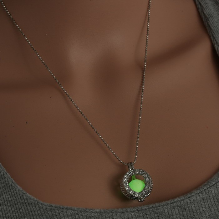 psych2go:  creepitreal666:  fairyoracle:  Glowing Luminous Beads Necklace:  001 //