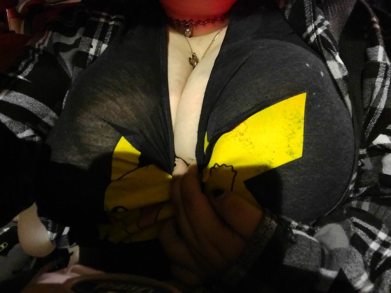 peachybbw:  drive thrus are so boring ugh  i just want my nachos :(