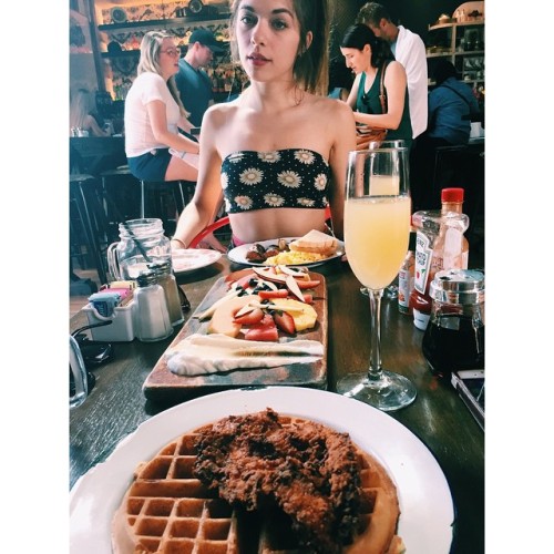 Brunch and bottomless mimosas at TART yesterday. #brunch #losangeles #notaveryprettyaftermath