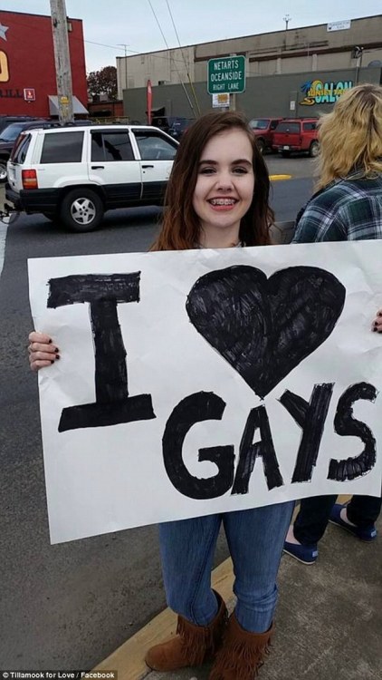 GO MAKAILA!!!Brave high school junior in Oregon stands up to local anti-gay protesters with a hand-m