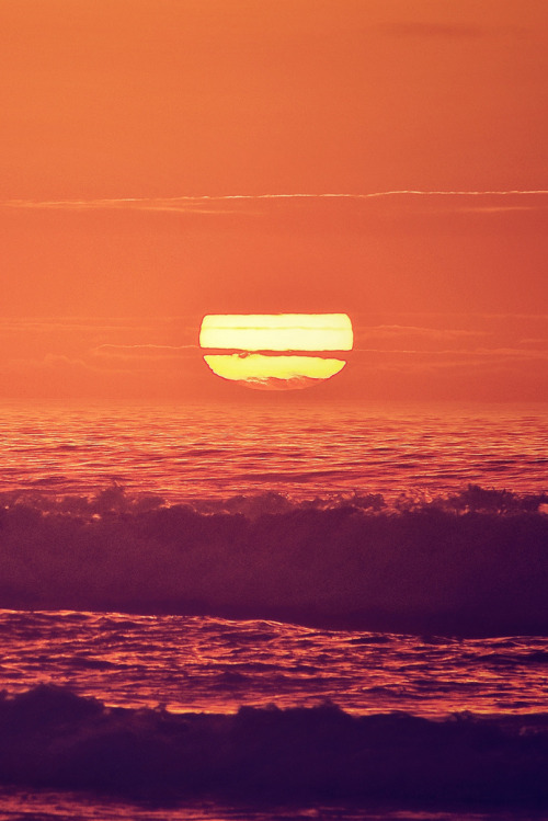 l0stshp:  Get set… - by lux venit / source