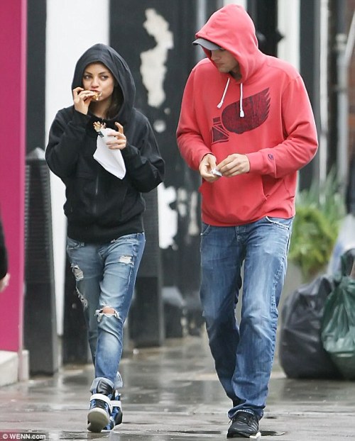 Mila Kunis &amp; Ashton Kutcher 