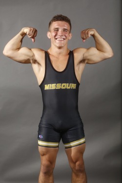 mixitupwilma:  wrestlersworkin:Mizzou wrestlers!