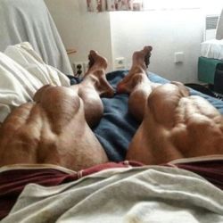 addicted2muscl:  Tomas Hnilica: INSANE Legs!!