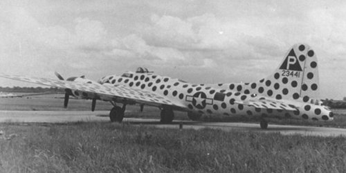 B-17F Flying Fortress aircraft &lsquo;Spotted Cow&rsquo;, assembly ship of 384th Bomber Group, 547th