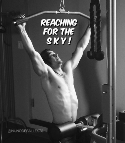 jinglebanerock:nunodesalles76 @albertorosende training #back again… the key to a great physique is balance!! 