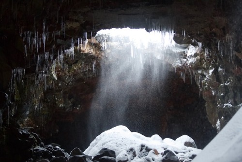 highways-are-liminal-spaces:Snow falling through a skylight in the lava tunnel Raufarhólshellir, Ice