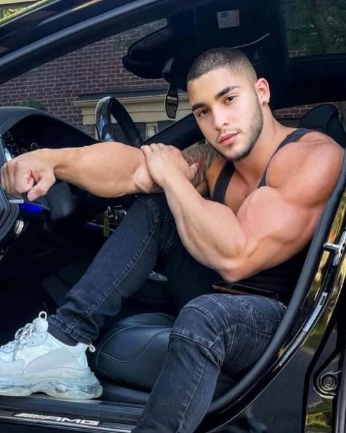 androphilestuff:  unknown model #muscle #cuteguy