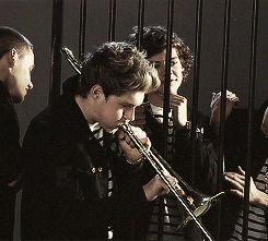 cashtonhugs:  Niall- behind the scenes of KISS YOU. 