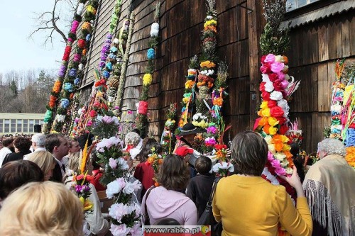 lamus-dworski:Palm Sunday (Niedziela Palmowa) in PolandOn pictures: celebrations in the town of Rabk