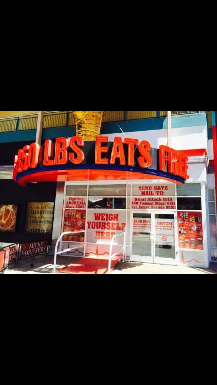 fumbledeegrumble:  stevita:  cultivatedmass:  Goals #feedee #gainer #bhm  #employment goals #hire me  Shit, I’m at least 50 lbs past the “free meal” range. FOOD TIME   Must eat there someday