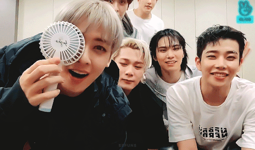 sefuns:  “Congrats Congrats” V Live in celebration of #ONE1stWin 🎉
