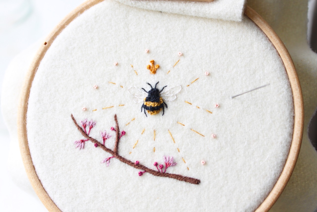theoldneedle:  Queen bee finished &amp; ready for spring 👑🐝