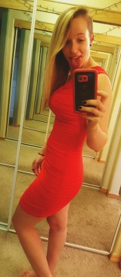 beastsandbooze:  For the anon who wanted to see me in a dress.  I’ve never actually been able to wear this out somewhere and that makes me sad cause it’s my favorite.   Wowza that looks yummy on you