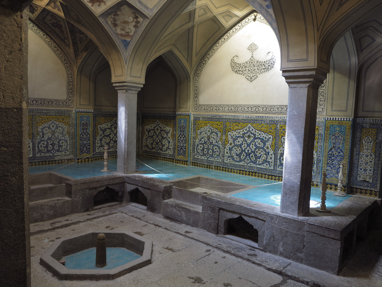 arjuna-vallabha:
“Hammam Ali Gholi Agha, Isfahan, Iran
”